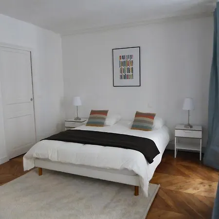 Szálloda Bergere - *