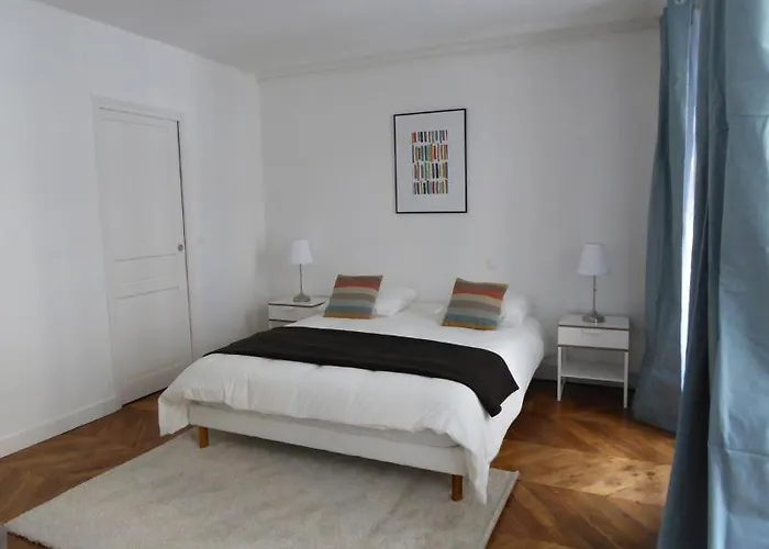 Hotel Bergere - *